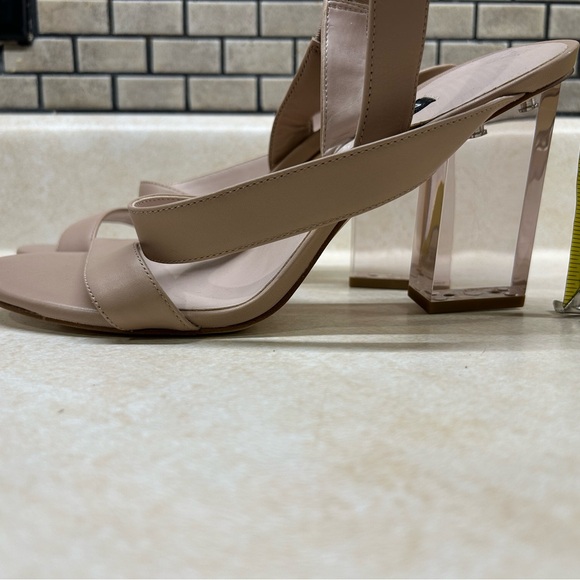 Nine West Heeled Sandals, Beige Leather Translucent Heel , Women's 8 New - Picture 4 of 6